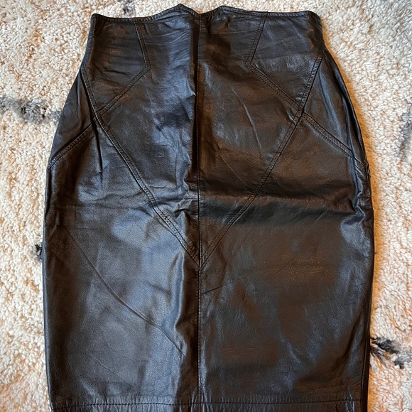 Out of Bounds Vintage Leather Pencil Skirt - Picture 1 of 3